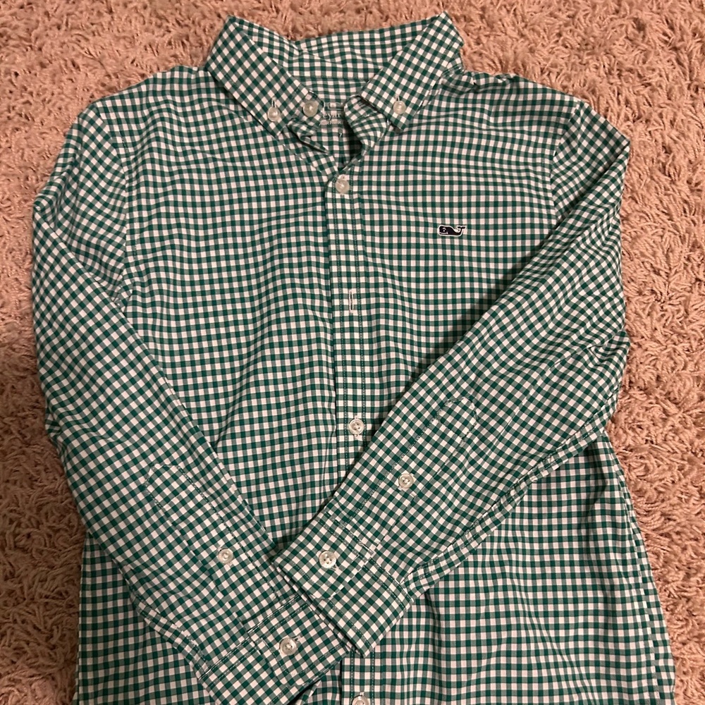 Vineyard vines performance.  Excellent condition